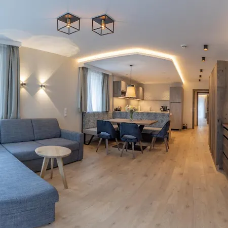 Zum Strossna شقة *